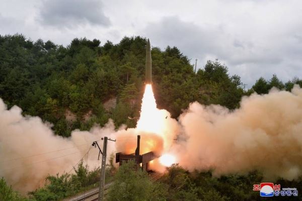 КНДР испытала собственный ракетный поезд
