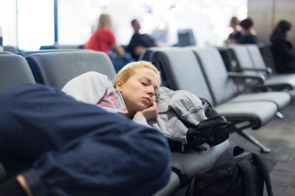 Российские туристы, летевшие в Египет, застряли в аэропорту Турции