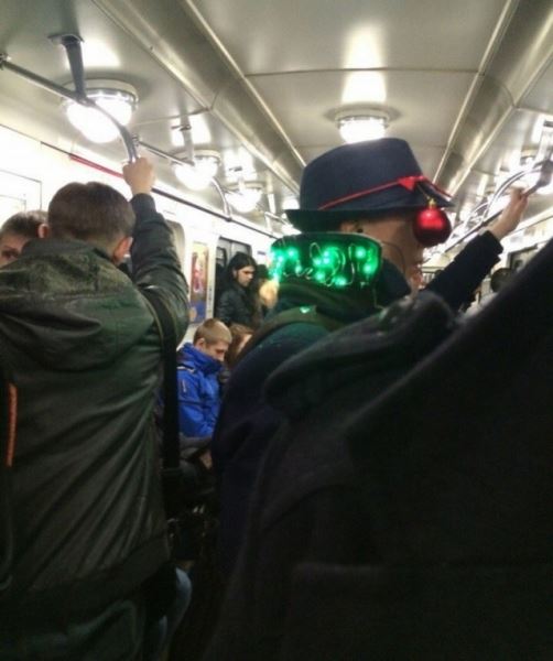 Странные и неожиданные пассажиры метро (20 фото)